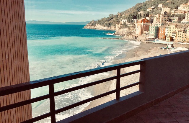 Front de mer, 80 m² + grandes terrasses, entrée directe sur la promenade du bord de mer. WIFI