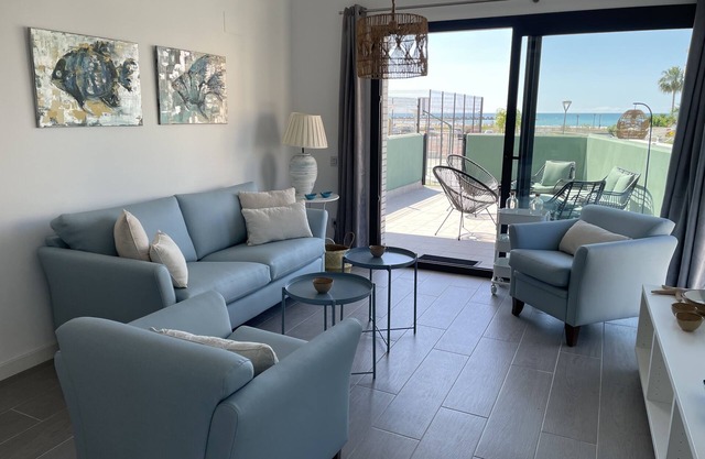 Frontline apartment with pool & parking and incredible views on quiet beach