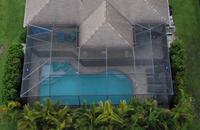 Détendez-vous et séjournez dans une maison de 3 chambres, 2 salles de bains et une piscine d'eau salée chauffée