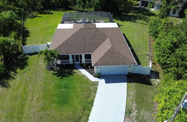 Maison * 3BR * 2BA * 6 personnes * 140 Sq. Ft. LeHigh Acres, Floride