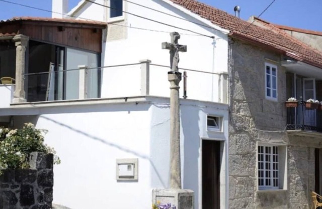 Jolie maison en pierre. Rural et de la mer