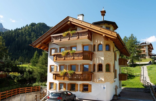 APPARTEMENT ENTIÈREMENT ÉQUIPÉ À ARABBA - directement sur les pistes de ski