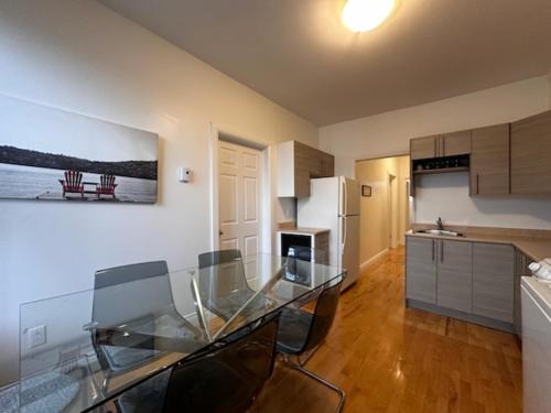 FULL KITCHEN 10MIN DTOWN Room B
