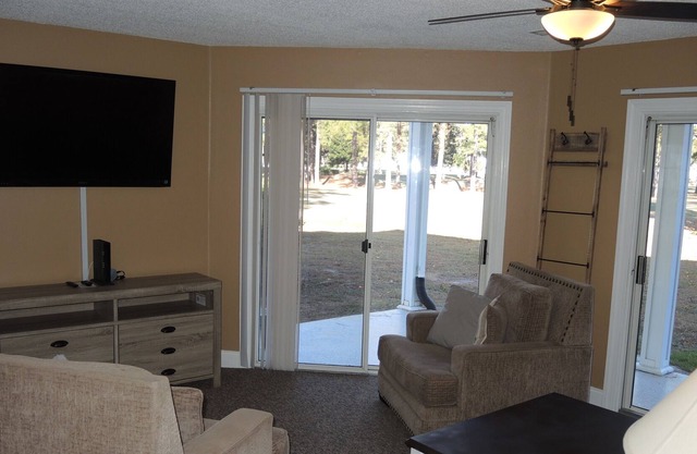 Full Kitchen, 2 Bedrooms, 2 Bathrooms, Golf Resort, Lake View, Close to Beach in Calabash, NC(1301)