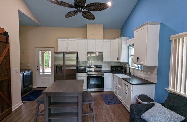 Full Kitchen with in Unit Washer/Dryer. Private Entrance & no contact check-in