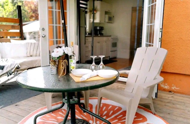 Full Suite! Private and Secluded Deck/Yard! Central to Vernon! Pet Friendly!