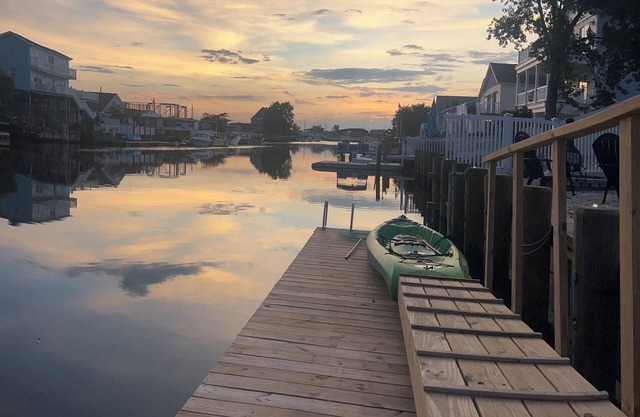 Fully upgraded home with gourmet kitchen waterfront bring your boat
