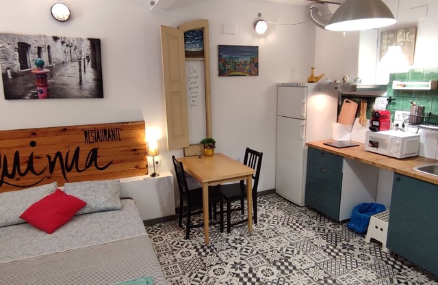 ValueStayBCN Studio : Wi-Fi, AC, Cuisine, Salle de bain, TV, Lave-linge Nespreso