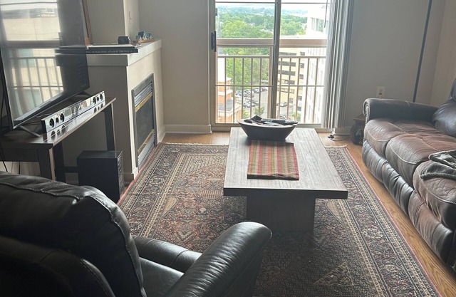 Fully equipped 1-bedroom, pool, gym & parking in Clarendon, Arlington