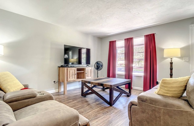 ON SALE 3BR Home w/ Patio Near Beach & Disneyworld