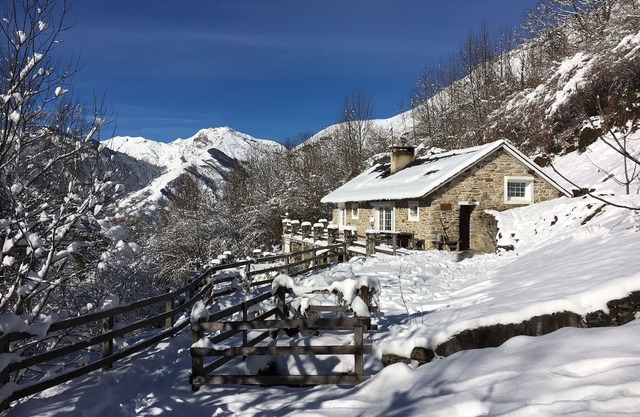 Chalet luxe pleine nature vue massifs, plein sud - proche station ski gourette