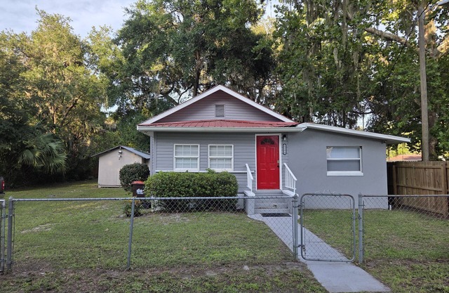 Fully Equipped Cottage, Right Next to Lake Weir