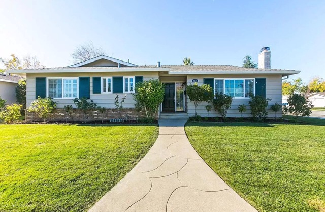 Fully equipped home ideal for a family with children and office / in law unit