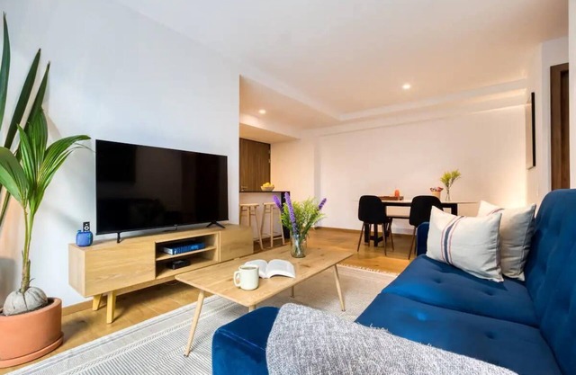 Fully equipped kitchen, internet, comfy beds, business lounge, swim lane.