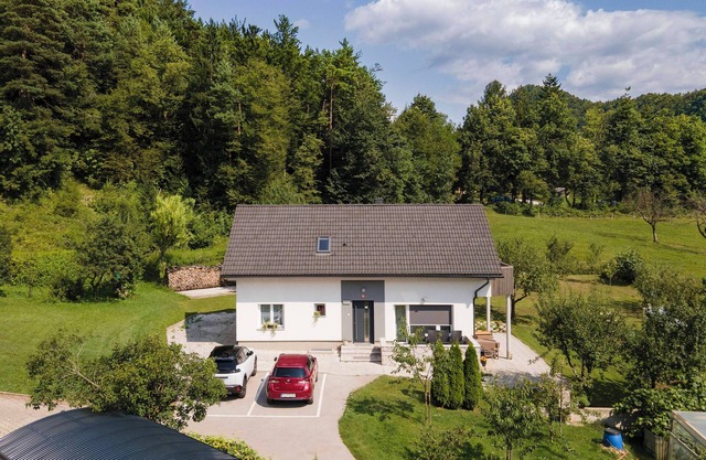 Appartement moderne entièrement équipé avec balcon, terrasse et jardin