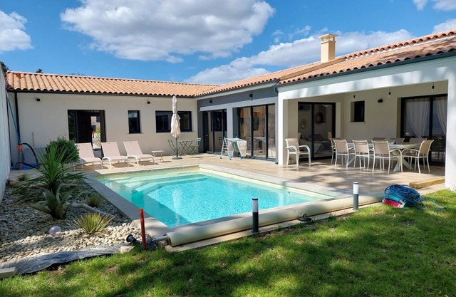 villa tt équipée avec piscine Piste cyclable à 100 m 5 mn de St palais
