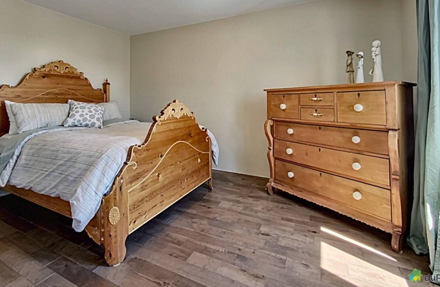 Newly renovated, sleeps 5, well located, dog friendly