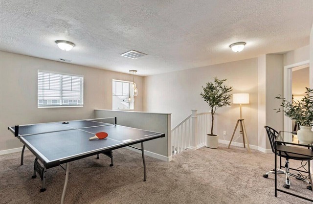 Fully Fenced, Grass Backyard, Pet Friendly!