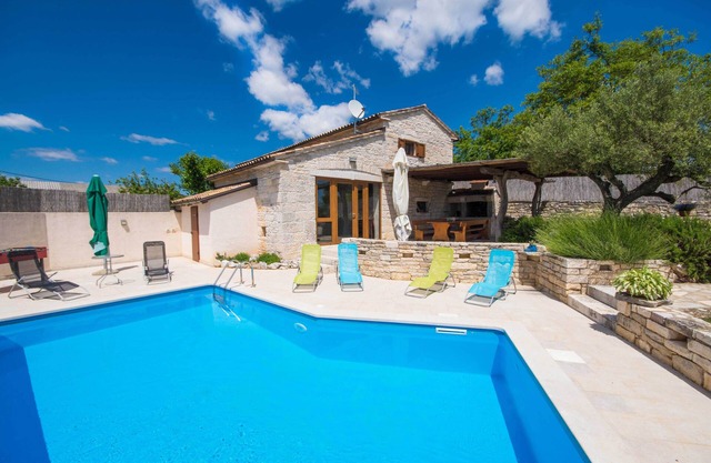 Entièrement clôturé, piscine privée, entièrement climatisé, accepte les animaux domestiques