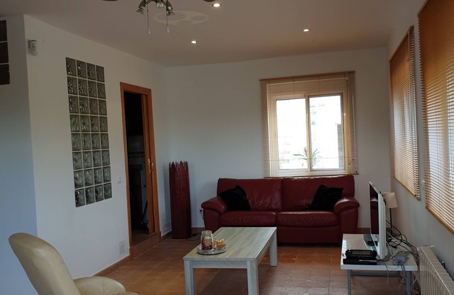 Appartement entièrement meublé dans un quartier résidentiel calme dans une zone montagneuse avec vue sur Malaga
