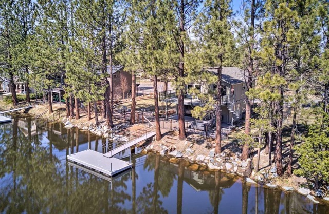 Fully furnished South Lake Tahoe retreat! Deck, Hot tub.