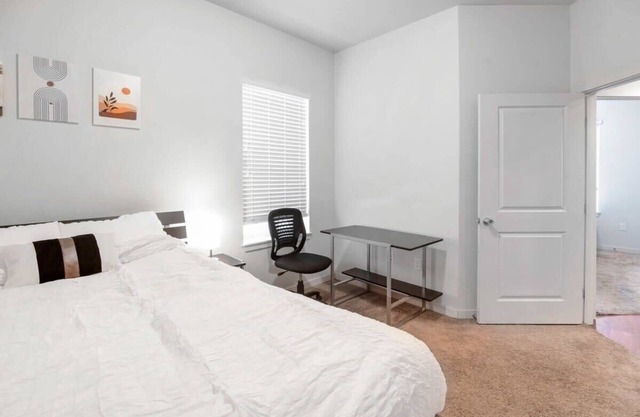 Fully Furnished 2BR Centrally Located near DT