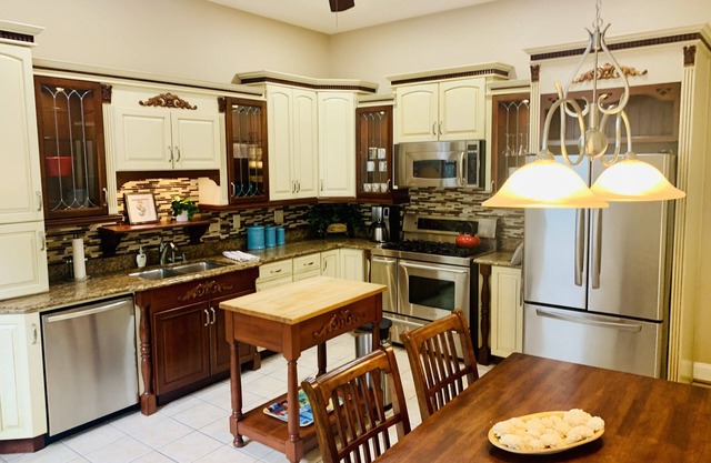 Fully Furnished, 30 Day Plus in the Heart of German Town, Walk to Everything!