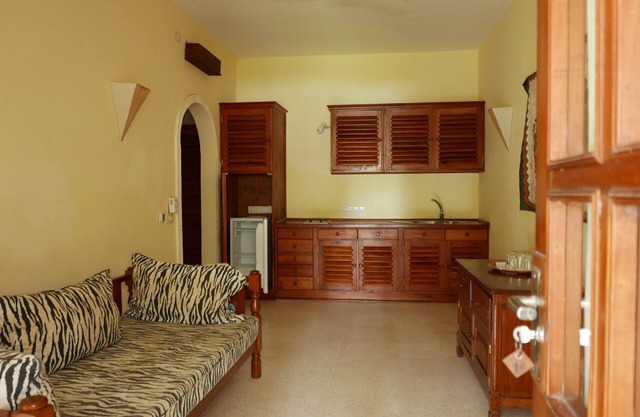 APPARTEMENTS ENTIÈREMENT MEUBLÉS AVEC ACCÈS DIRECT À LA PLAGE À LOUER À MALINDI, KENYA.