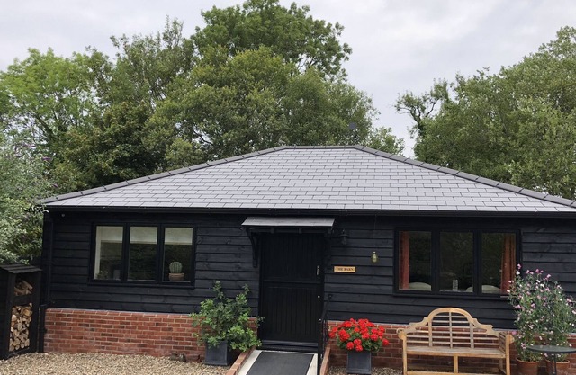 Fully-furnished, rural retreat in scenic Kent