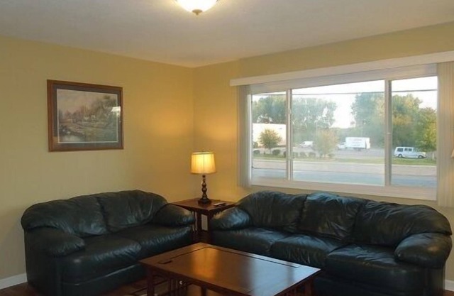 Appartement entièrement meublé et fourni avec câble, Internet, serviettes, vaisselle, plus