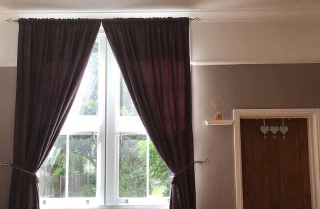 ✨ Fully private: spacious Victorian conversion garden studio with parking ✨