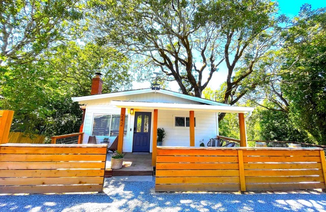 Fully Remodeled Private Wine Country Bungalow! Sunny Treetop Views, Luxury Beds