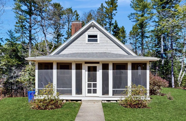 Fully Remodeled Coastal Retreat with Spacious Deck and Dog-Friendly Comfort