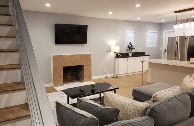 Fully renovated 3 bedrooms on Pico and Robertson!!