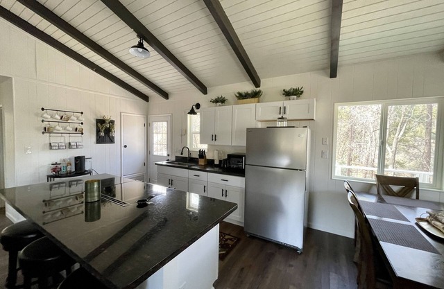 Fully renovated cabin w/ private forest views & 3.2 miles to downtown Prescott!