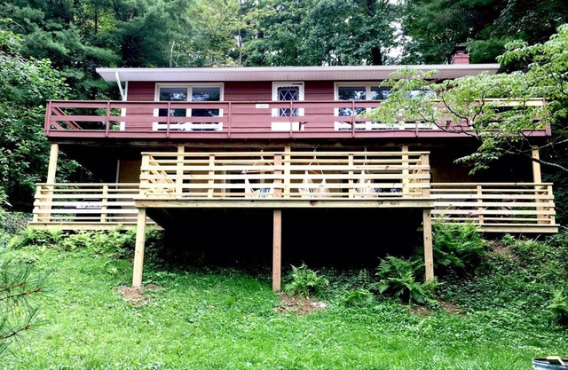 Maison contemporaine rénovée en 2016, tout est neuf! Marche jusqu'au lac Leesville