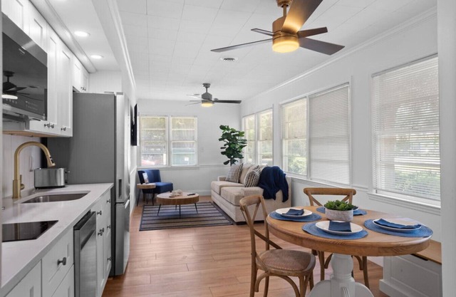 Fully Renovated Home 2 min to beach!