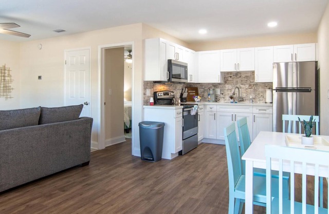 Fully Updated! Dunedin/Clearwater Cottage!