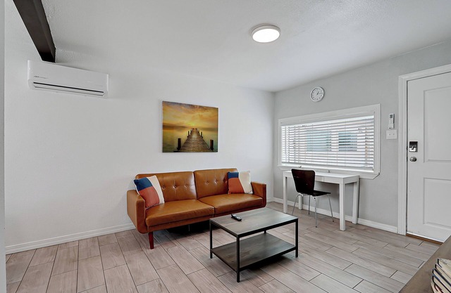 Fully Updtd Super Clean 1BR Apt Unit 5