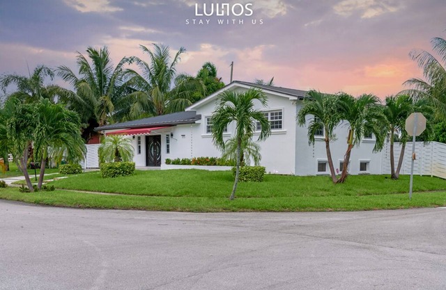 Miami Fun Home w/ Pool & Games