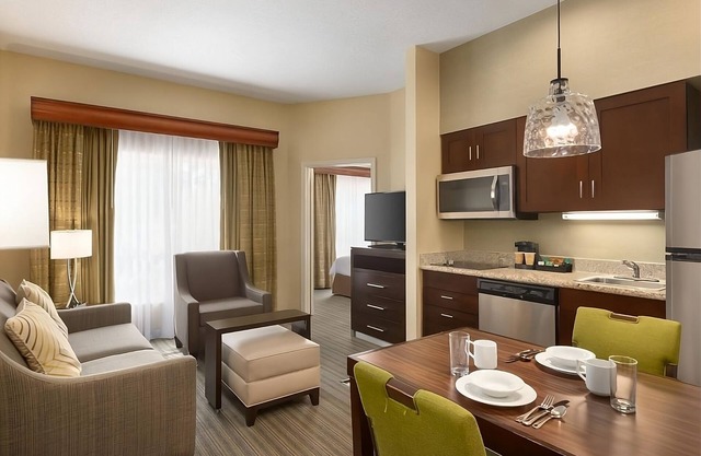 Fun and Relaxation! 2 Relaxing Units, Full Kitchen, Free Breakfast, Pool!