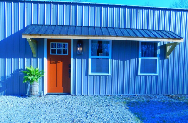 Fun and sun!! Eddyville, Ky. Lake Barkley. Come and knock on our door!!!
