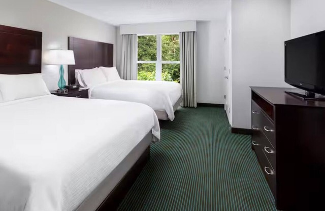 Fun-Filled Resort Getaway l 4 Spacious Suites + Free Breakfast & Park Shuttle