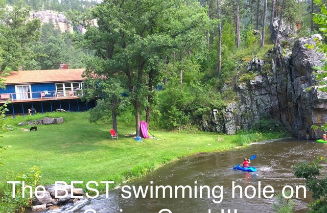 Cabine amusante avec vue sur le meilleur trou de natation de Spring Creek - Stratobowl