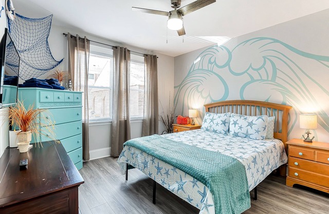 Fun Home w/ Fenced Yard Minutes to Beach! 5 BR + Dogs OK!