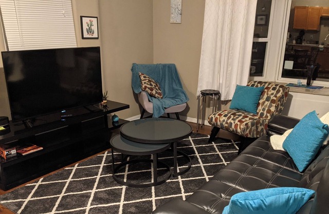 Fun Life Cozy 2 Bedroom Apartment by the Water
