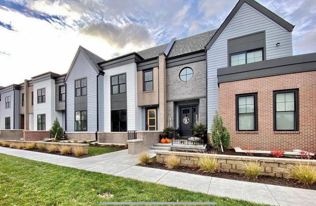 Fun! New townhome, Near Memorial Stadium