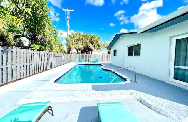 Fun Pool Home with ping pong near Beaches and Airport