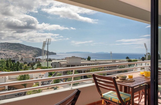 Vue sur la baie de Funchal, Vista Mar I