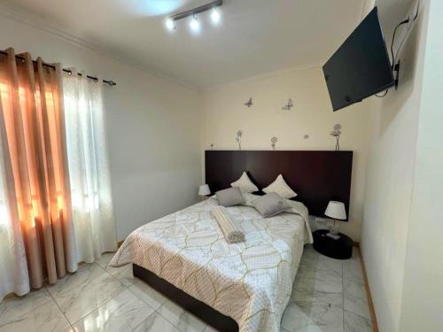 Funchal Getaway, Cozy Private Room with WiFi and Ensuite Bathroom